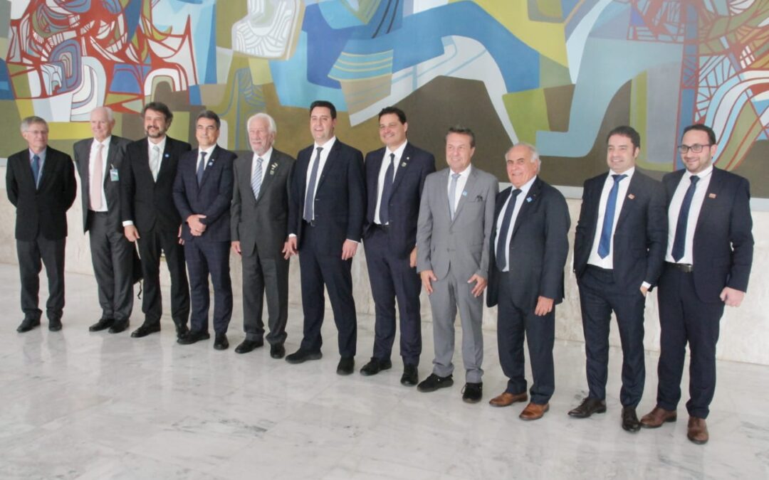 Movimento Pró-Paraná participa da assinatura dos contratos de concessão dos Lotes 3 e 6 de rodovias