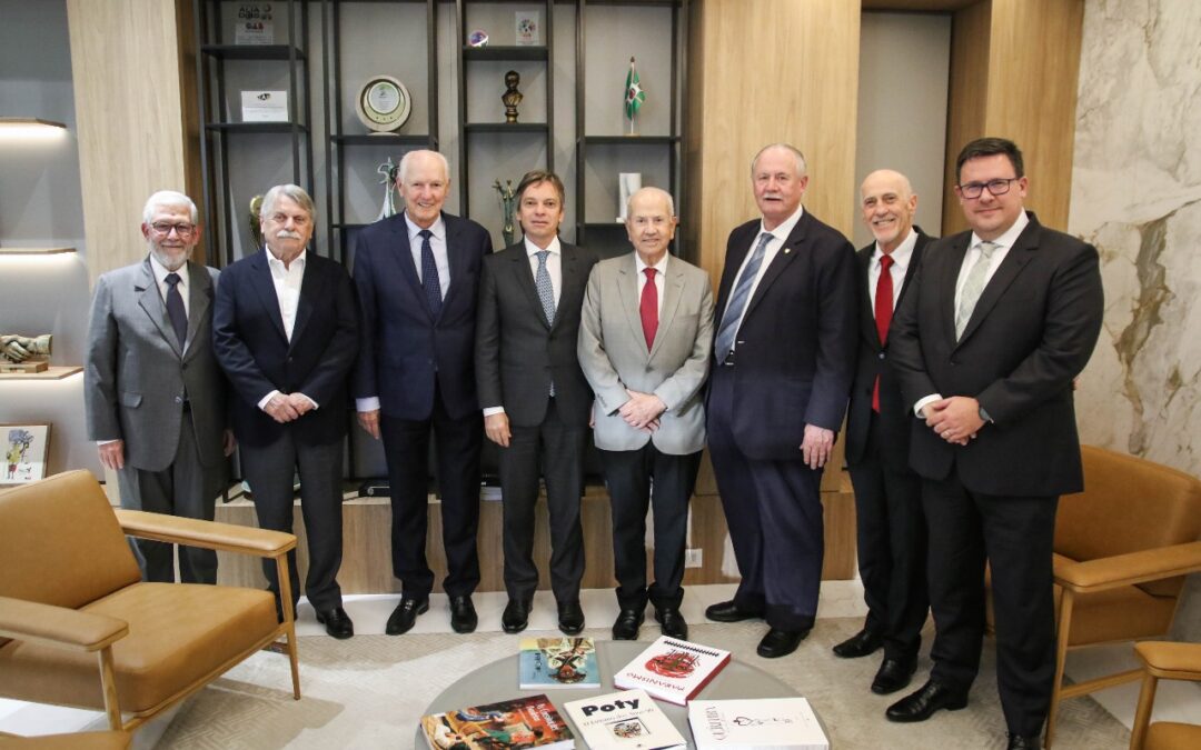 Movimento Pró-Paraná realiza visita institucional à OAB Paraná